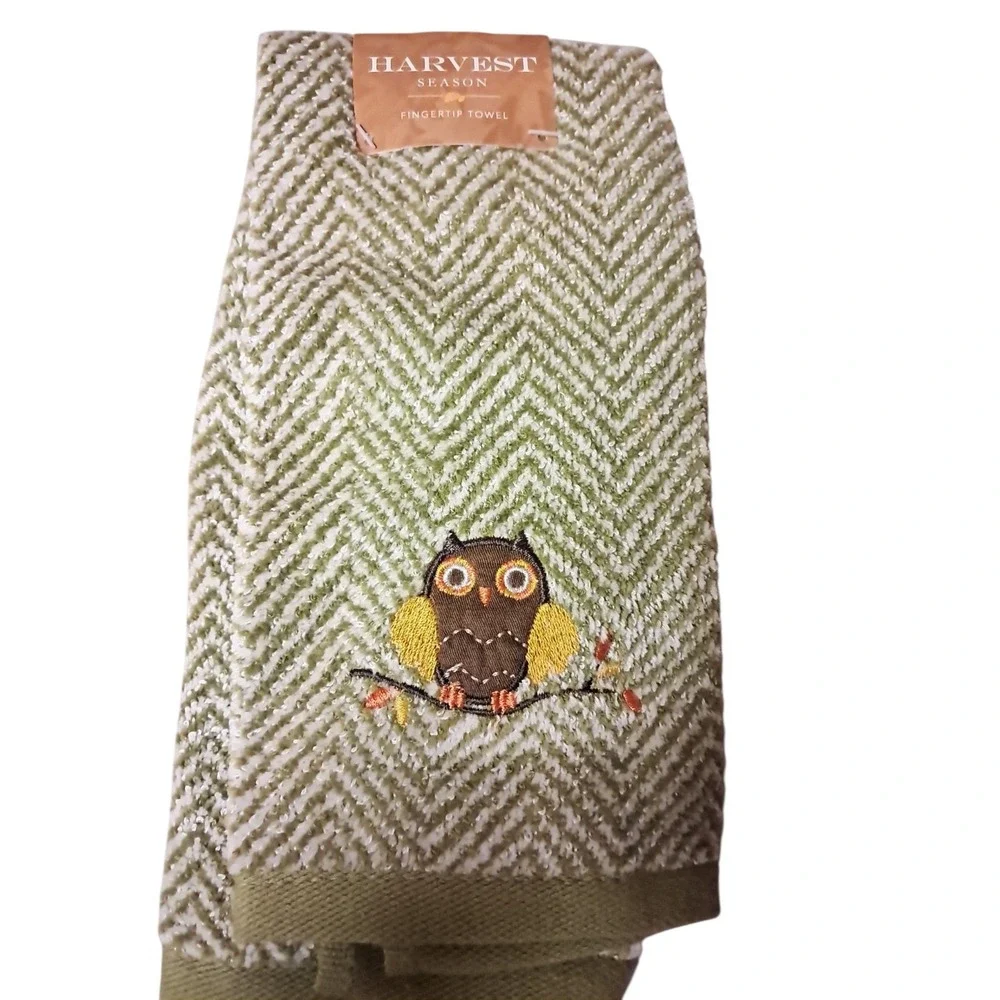 2 Piece Bath Hand Towel Set. One Fingertip Towel And One Hand Towel New